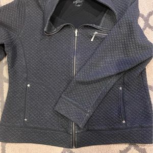 Zip up women’s top